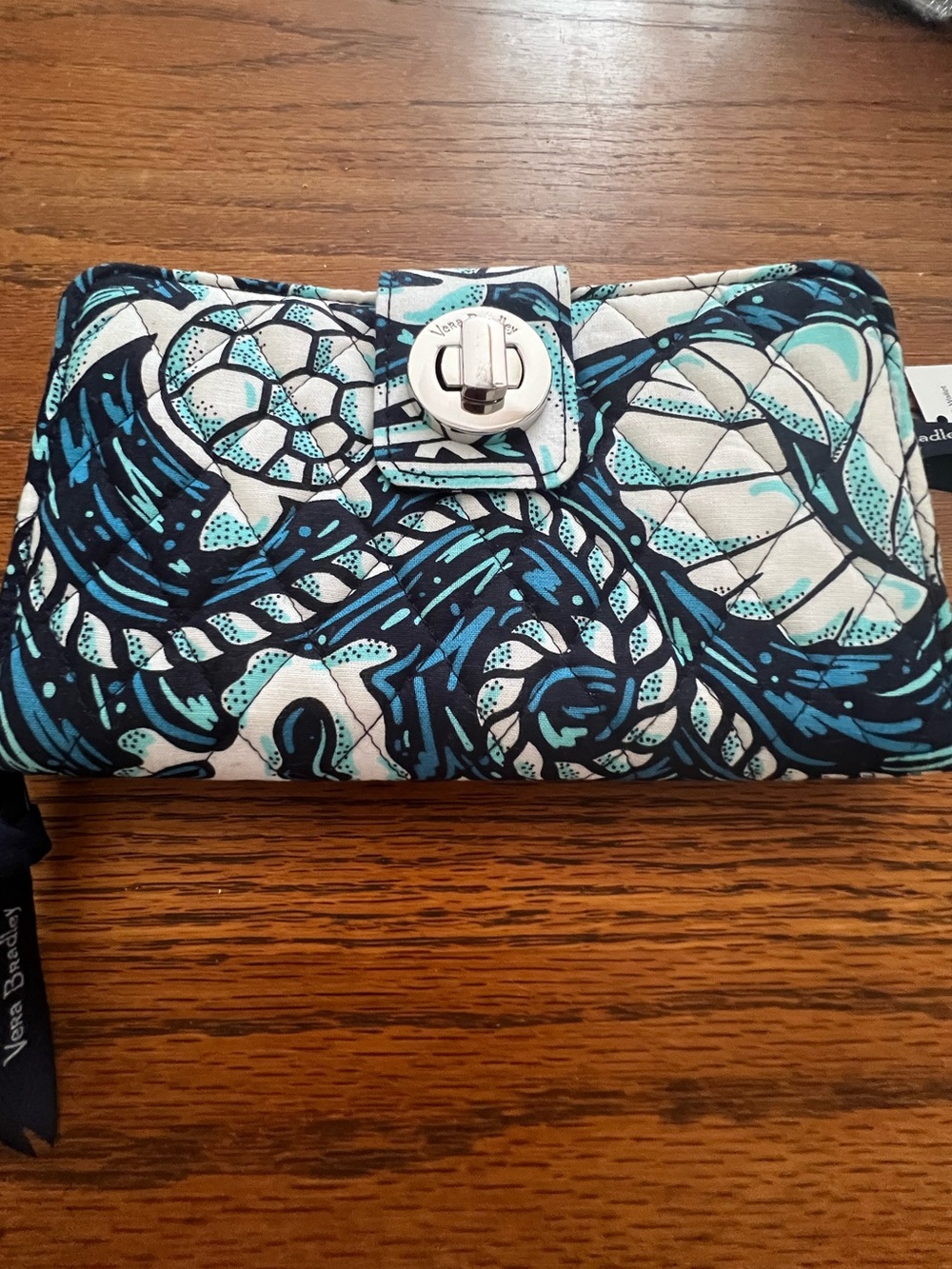 NEW Vera Bradley RFID Tech Wristlet In Shore Enough Pattern